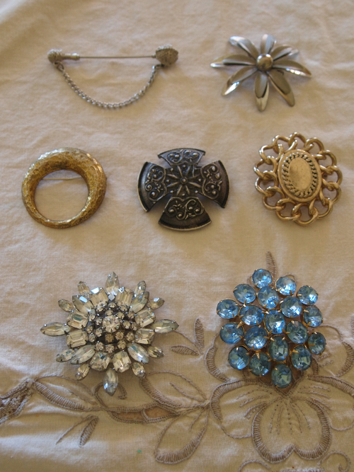 womens vintage costume jewelry pins