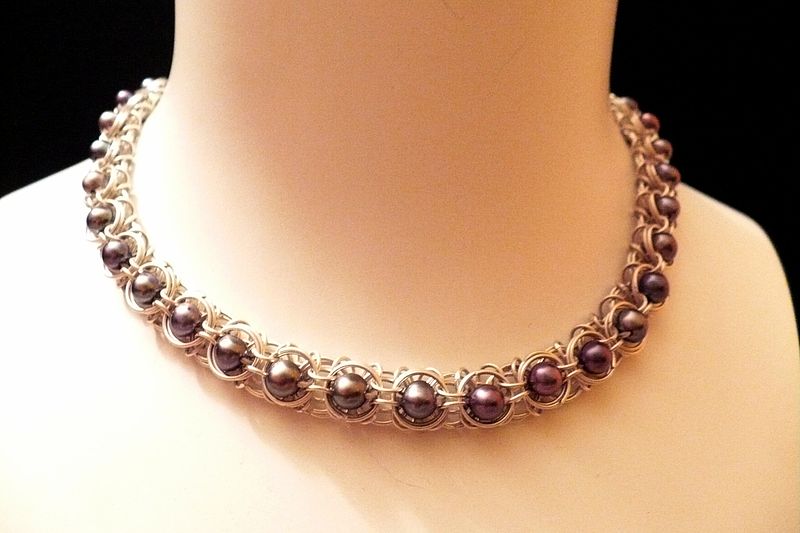 File:Captured Pearls Necklace.jpg