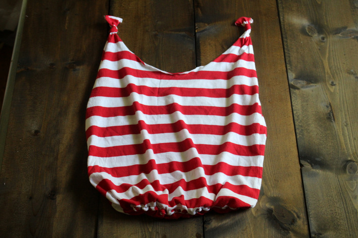 How to make an old t-shirt into a CUTE tote bag/ farmer